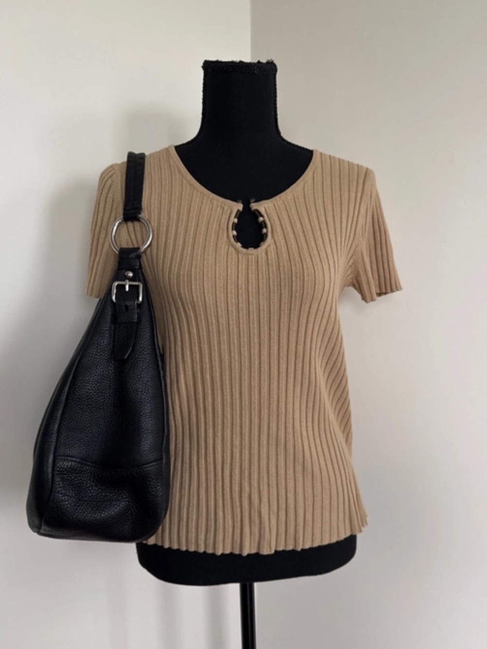 Vintage | Requirements | Camel Ribbed Knit Keyhole Neck Short Sleeve Top | Sz. M